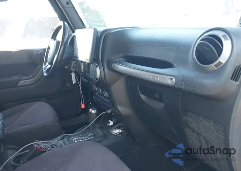 2014 Jeep Wrangler Unlimited Sport z USA, uszkodzony, nr VIN 1C4BJWDG4EL202281